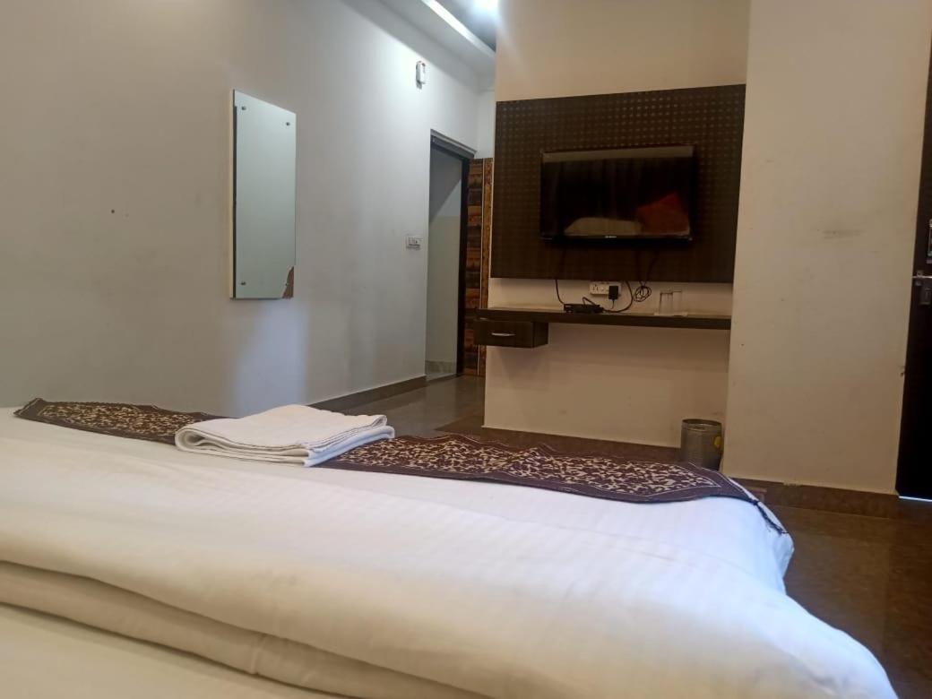 Tanakpur Hotel Rajshree מראה חיצוני תמונה