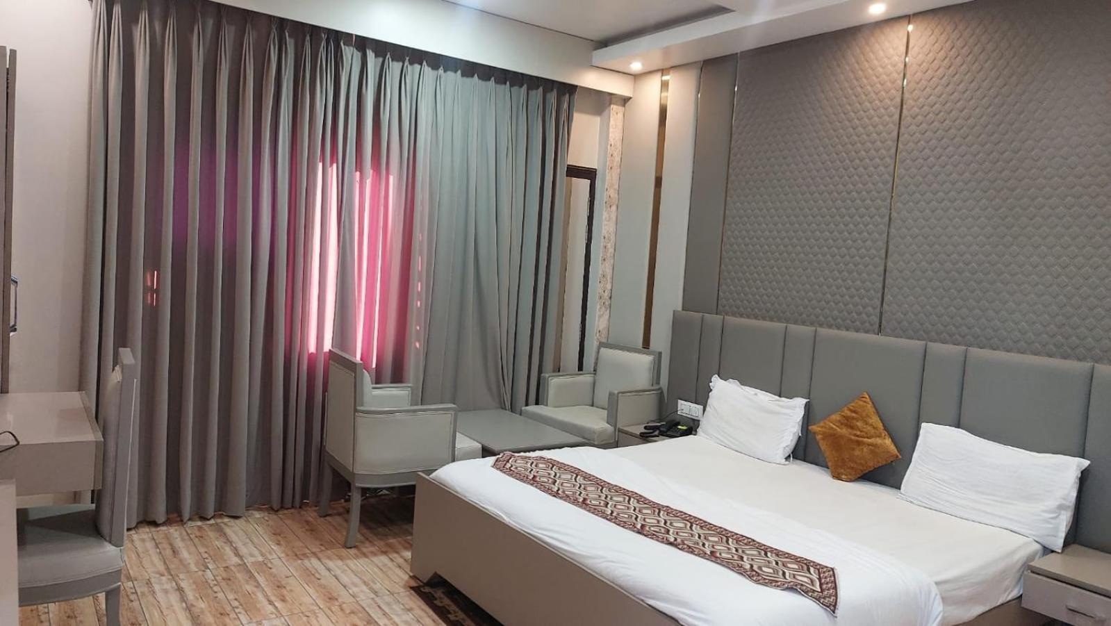 Tanakpur Hotel Rajshree מראה חיצוני תמונה