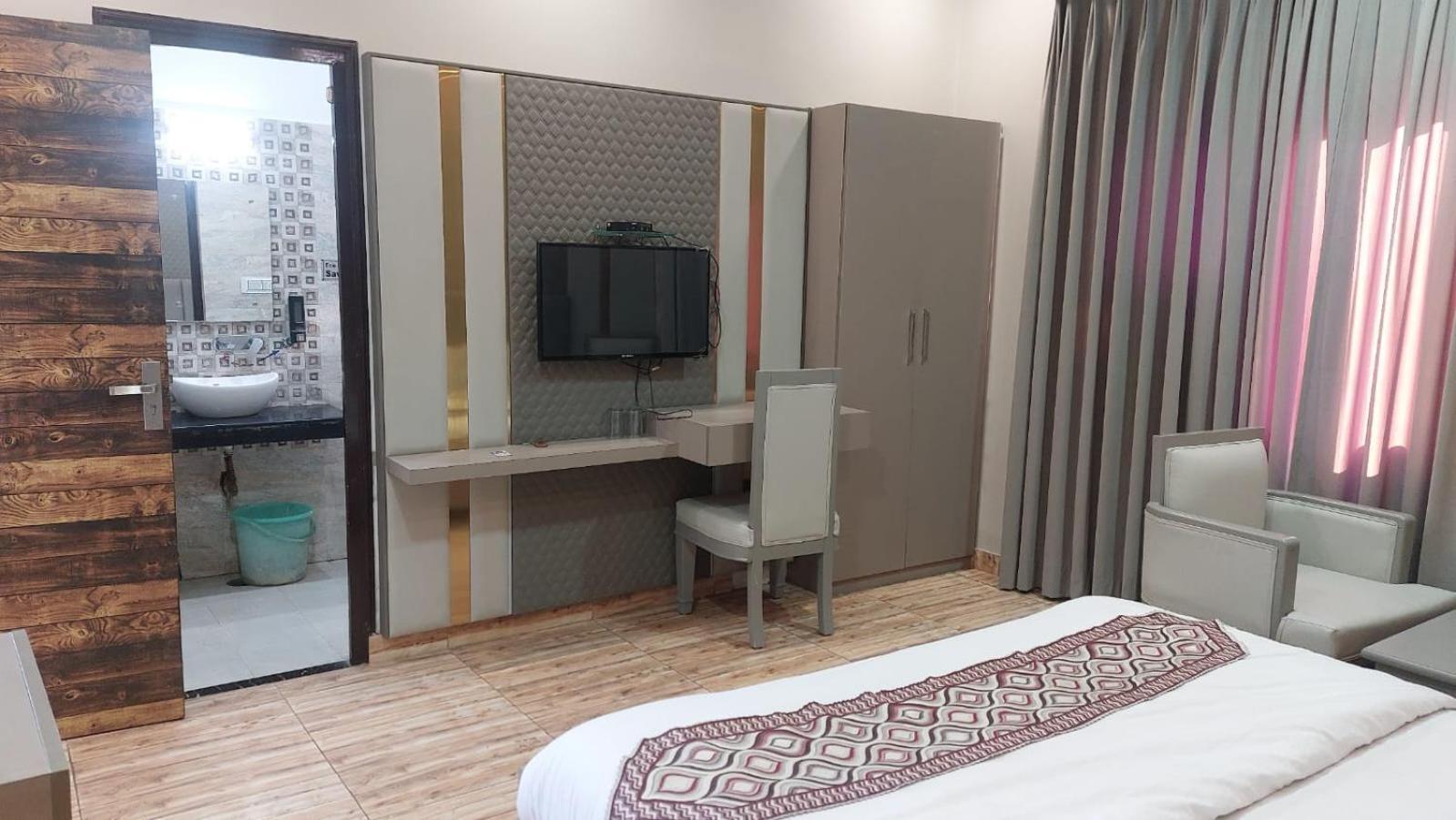 Tanakpur Hotel Rajshree מראה חיצוני תמונה