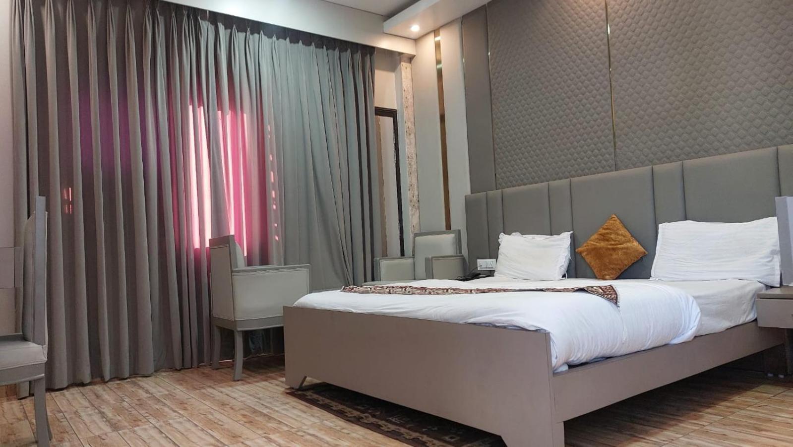 Tanakpur Hotel Rajshree מראה חיצוני תמונה