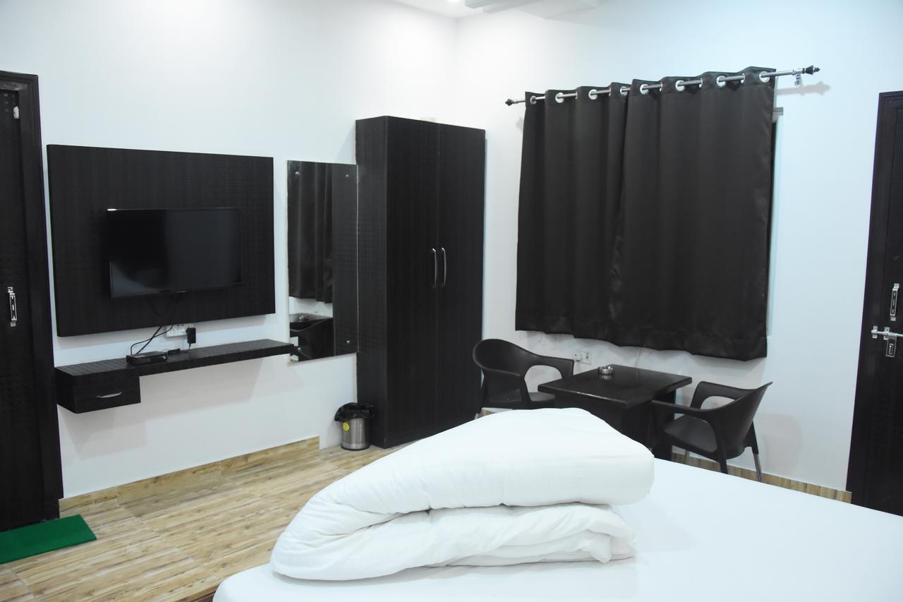Tanakpur Hotel Rajshree מראה חיצוני תמונה